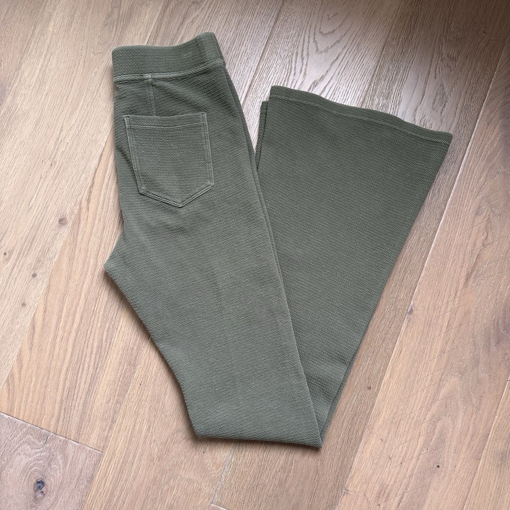 OFFLINE By Aerie Womens Flare Hi-Rise Olive Green Textured Stretch Pants Medium - Picture 1 of 10